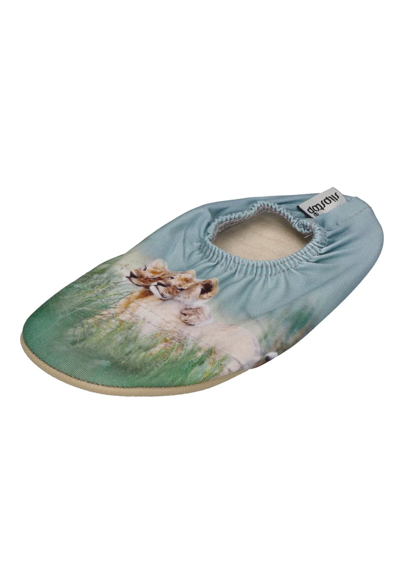 SLIPSTOP Kinder Hausschuhe Badeschuhe Sahara Löwen grün